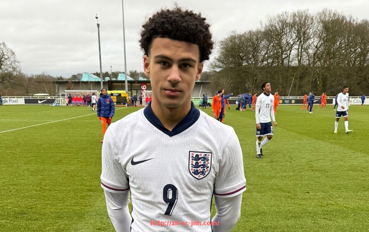 金年会-现役英超光头球员名单及其场上特色